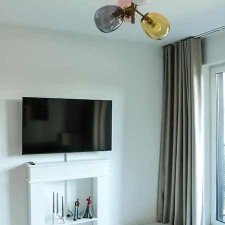 Retro Night - - Jezioro Malta Apartamento